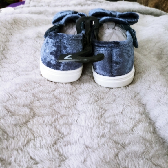 Lil Girl Velour Dress Slip on Shoes - Picture 3 of 6